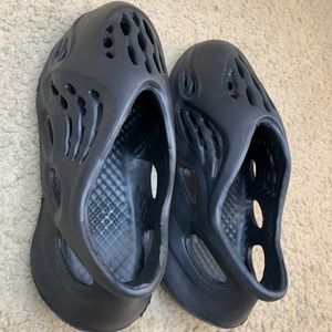 Black “yeezy” foam runners.